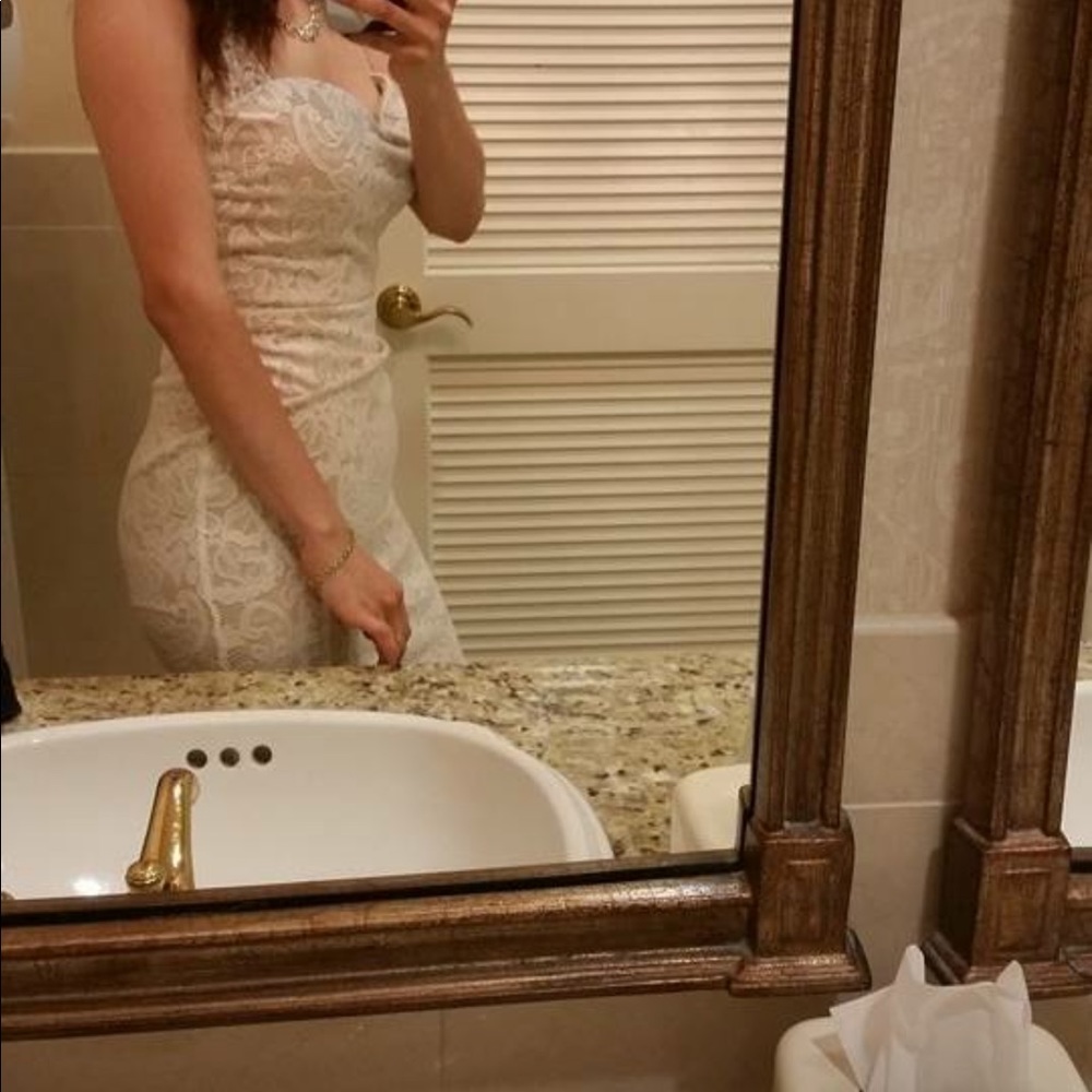 Ivory and nude bodycon lace dress women’s size medium